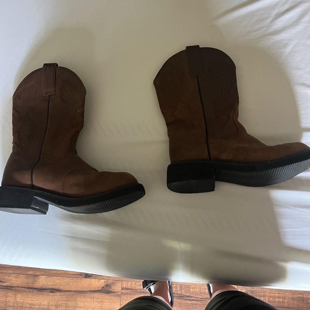 Women’s cowboy boots